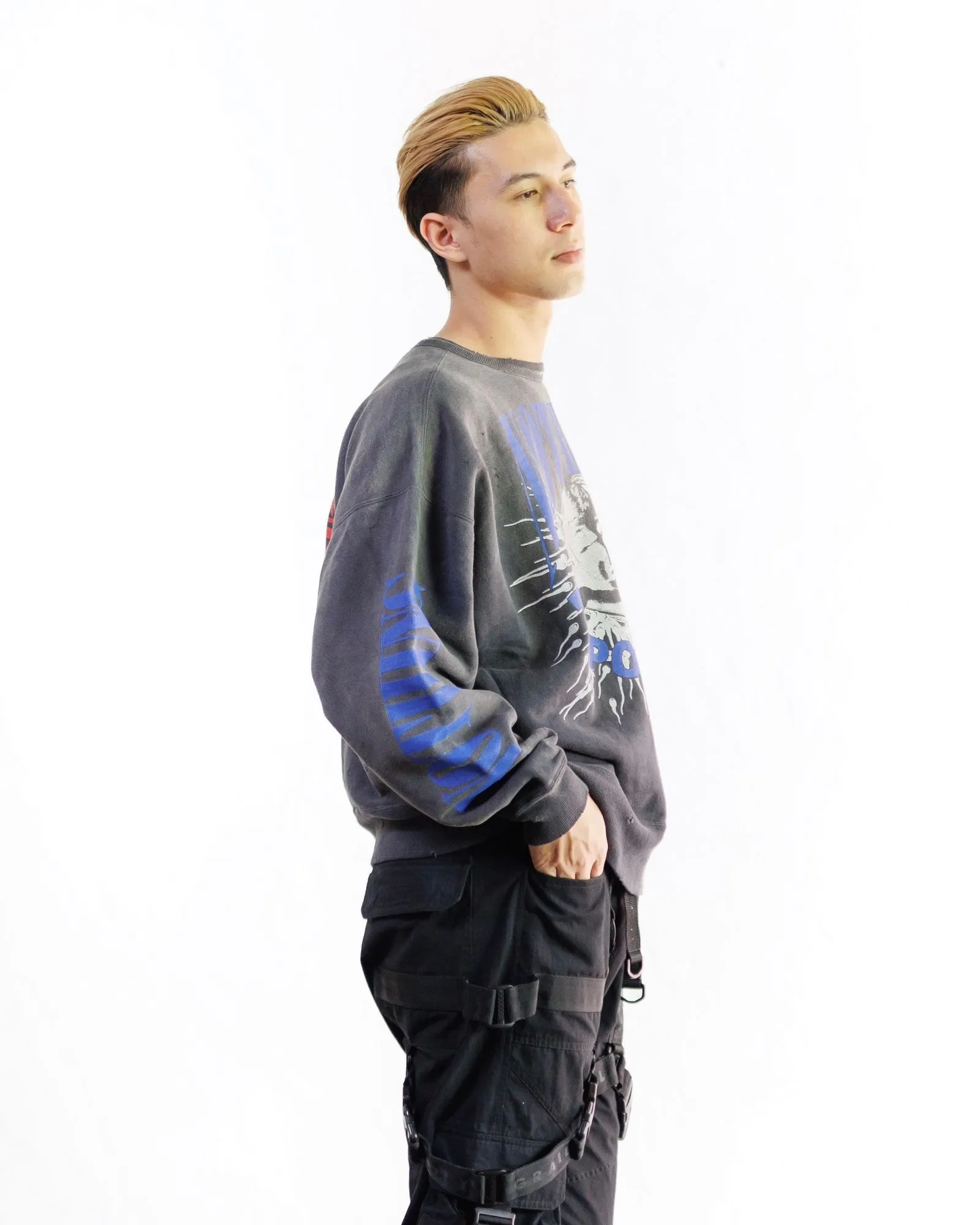 SAINT Mxxxxxx × Kosuke Kawamura KK_CRW SWT/NOTHNG IMP/BLK joint model Holy Infant Tadpole retro distressed sweatshirt, washed black S-XL Assute dyeing, genuine whole garment sprayed with horsetail fading process, collar/cuffs frayed in many places, front and rear panels/sleeves super complicated hanging grinding, heavy washing and distressing, correct fruit mark/angel mark